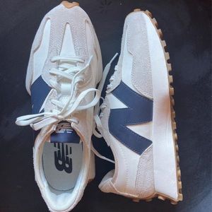 New Balance 327 women’s sneaker size 7.5